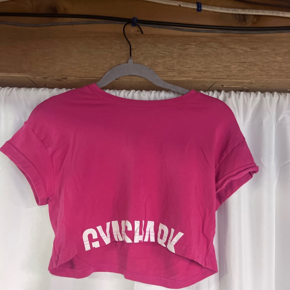 Athletic gymshark cropped top flowy
